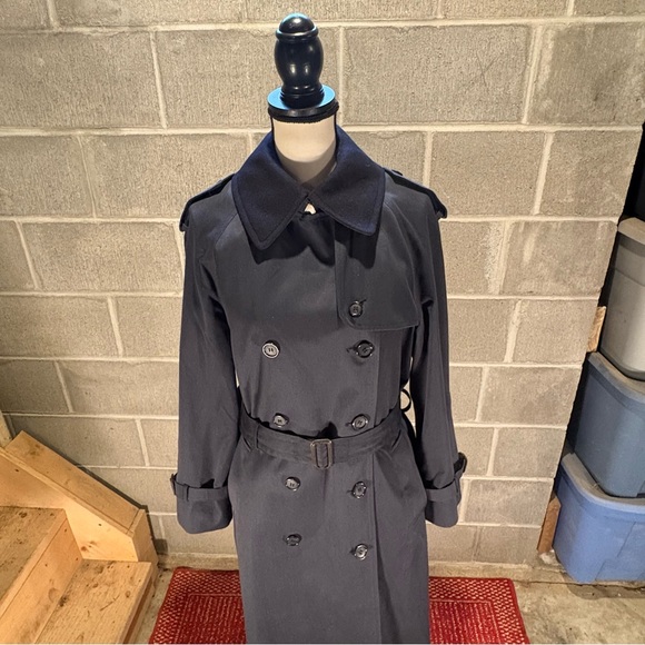 Newport Harbor trench coat for American Airlines. - Picture 3 of 16